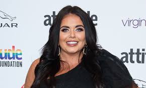 How tall is Scarlett Moffatt?